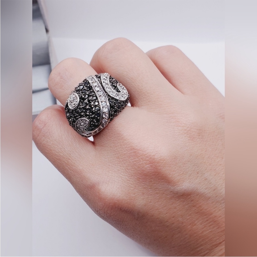 Black & White Diamond Simulant 925 Sterling Silver Rhodium Statement Design Ring - Picture 4 of 6